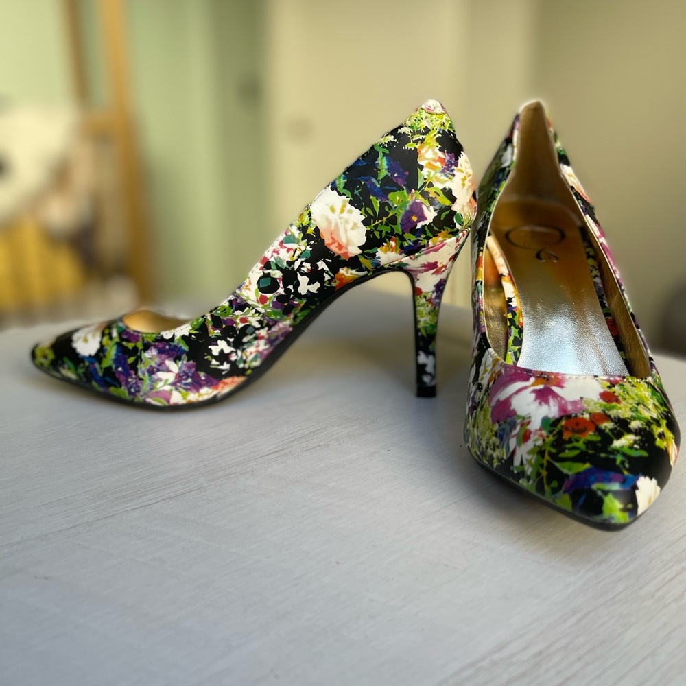 Brand new 143 girl heels